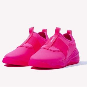 Women’s Hot pink limited Clove nursing shoes Size 8.5
